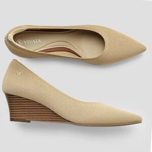 ♨️VIVAIA Pointed Toe Aria Wedge Beige Sz 40 US 9❤️